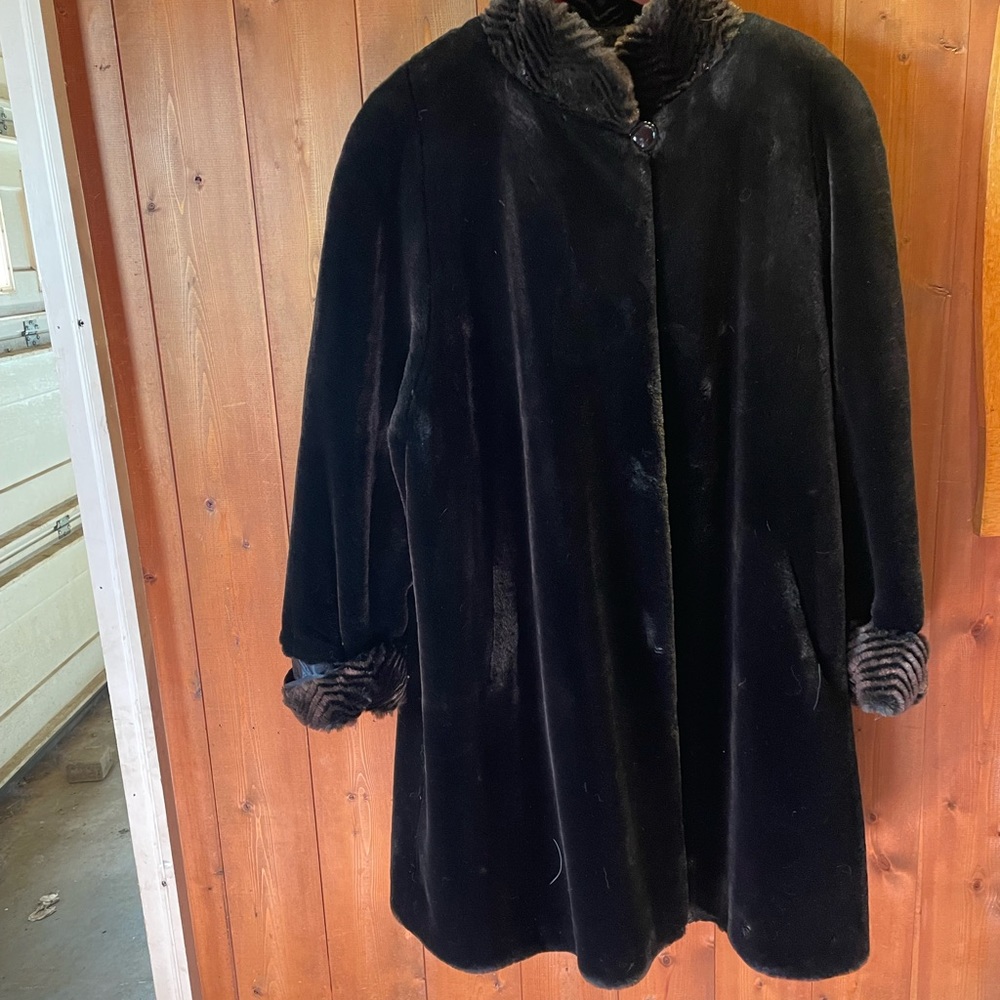 Faux fur swing coat. Size 16. Fits large